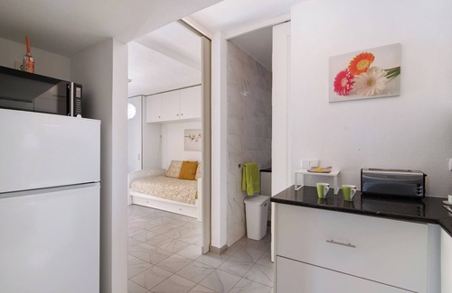 Aldeia das Acoteias House | Holiday Home 'Aldeia Das Açoteias' with Private Terrace, Shared Garden and Air Conditioning