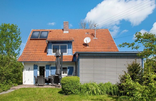 Altusried House | Holiday Home 'Allgäuperle Mit Hauskater Moritz' with Private Terrace, Private Garden and Wi-Fi