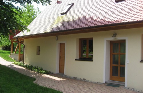 Grunern House | Holiday Home 'Am Kropbach' with Mountain View, Private Terrace and Wi-Fi