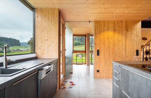 Oberreichenbach House | Holiday Home 'Am See Backhäusle' with Lake View, Large Terrace and Wi-Fi