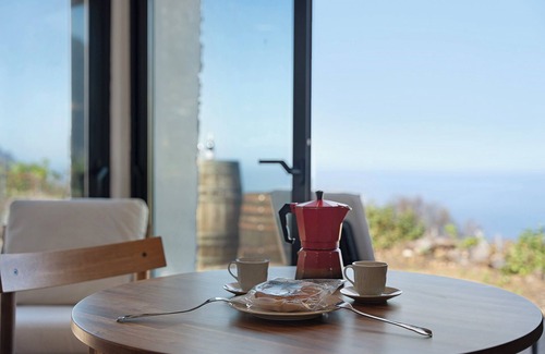 Tigaday House | Holiday Home 'Apartamento El Moral' with Sea View, Private Terrace and Wi-Fi