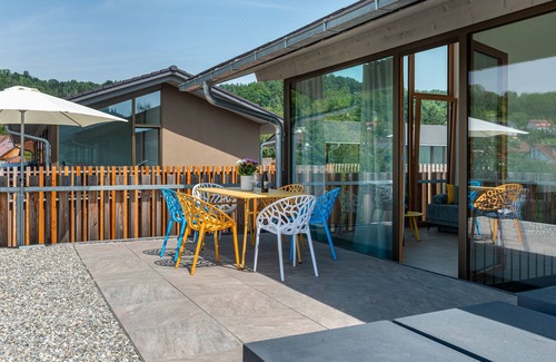 Ohningen House | Holiday Home 'Architektenhaus C1 Mit Seesicht' with Lake View, Private Terrace and Wi-Fi