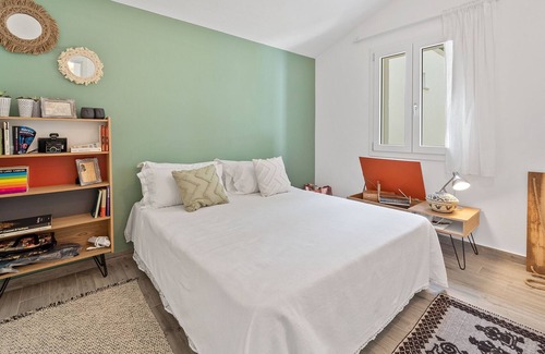 Sant'Antioco House | Holiday Home 'Aria De Domus' with Sea View, Wi-Fi and Air Conditioning