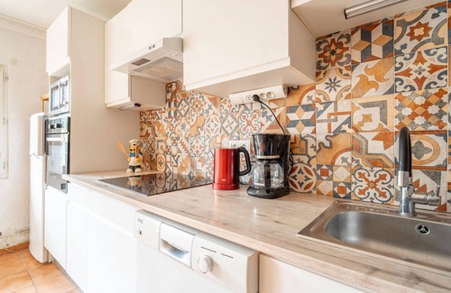 Cuxac-dʼAude House | Holiday Home 'Aux Portes De L'Aude' with Sea View, Private Terrace and Wi-Fi
