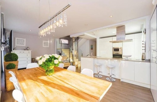 Torrevieja House | Holiday Home 'Azalea II' close to the Sea with Pool & Wi-Fi