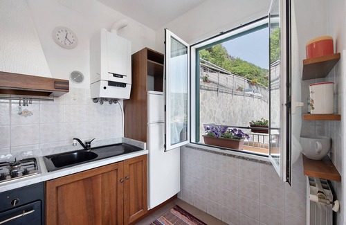 Varazze House | Holiday Home "Bagetti" with Sea View, 2 Private Terraces and Wi-Fi