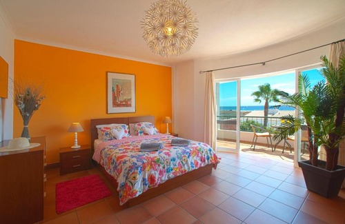 Meia Praia House | Holiday Home Baia de Cristal 1 - LGS170 by Interhome
