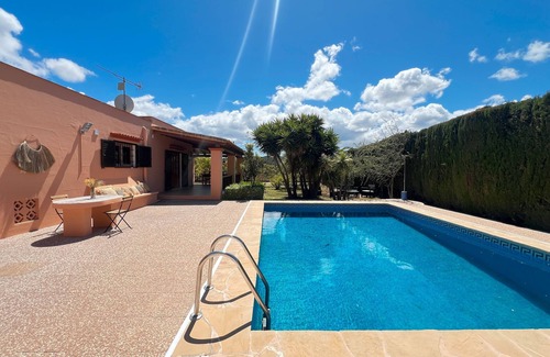 Santa Eulalia del Rio House | Holiday Home 'Bamboo' with Private Pool, Wi-Fi and Air Conditioning