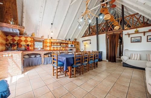 Deltebre House | Holiday Home 'Barraca Gran' with Lake View, Private Pool and Wi-Fi
