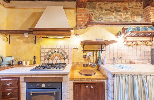 Sinalunga House | Holiday Home 'Beb Pulcino Nero Scrofiano' with Wi-Fi