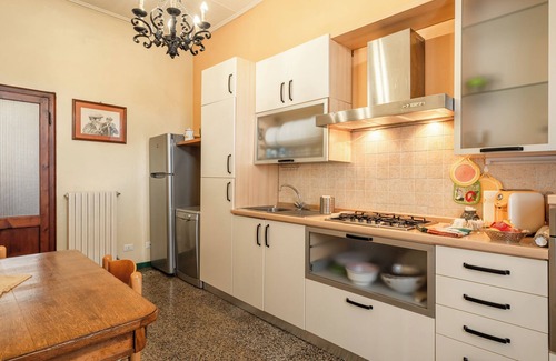 Altopascio House | Holiday Home 'Bellavista Altopascio' with Private Terrace and Wi-Fi