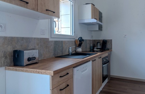 Bercloux House | Holiday Home 'Berclois' with Private Terrace, Wi-Fi and Air Conditioning