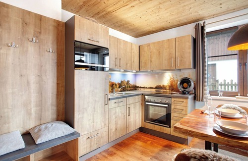 Heringhausen House | Holiday Home "Bergchalet 20" with Lake View, Private Terrace and Wi-Fi