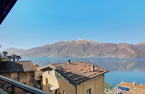 Dorio House | Holiday Home "Bernhouse" with Lake View, Balcony and Wi-Fi