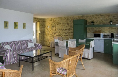 Colonzelle Cottage | Holiday Home 'Billard' with Shared Pool, Private Garden and Wi-Fi