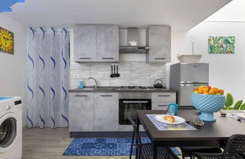 Borgo-Sanzio House | Holiday Home 'Blu Home' with Wi-Fi and Air Conditioning
