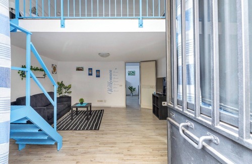 Borgo-Sanzio House | Holiday Home 'Blu Home' with Wi-Fi and Air Conditioning