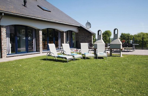 Buellingen House | Holiday home Büllingen with a Fireplace 195