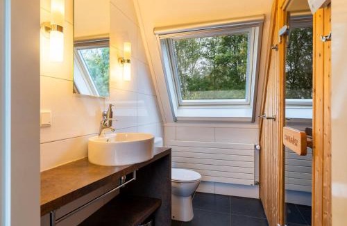 Eernewoude House | Holiday Home Bungalowpark It Wiid by Interhome