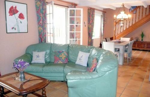 Plouescat House | Holiday Home by Roscoff Beach and Horse Racing