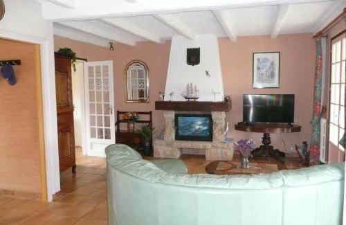 Plouescat House | Holiday Home by Roscoff Beach and Horse Racing