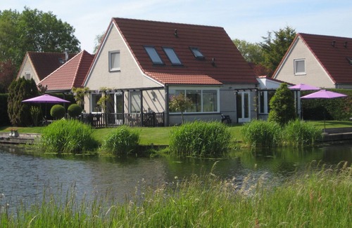 Medemblik Other | Holiday home by the water in Holland