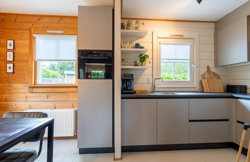 Kropswolde House | Holiday Home by Zuidlaardermeer with Jetty