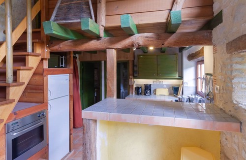 Monflanquin House | Holiday Home 'Côté Grange' with Shared Pool, Terrace, Garden & Wi-Fi