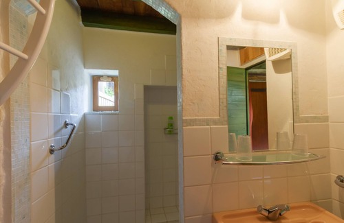 Monflanquin House | Holiday Home 'Côté Grange' with Shared Pool, Terrace, Garden & Wi-Fi