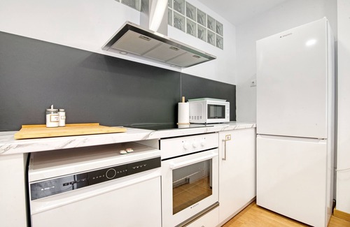 Denia Apartment | Holiday Home 'Ca L'oliera' with Balcony, Wi-Fi and Air Conditioning