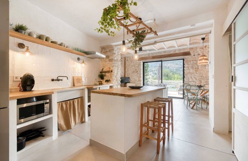 Beniali House | Holiday Home 'Ca la Pasita 28' with Mountain Views and Wi-Fi