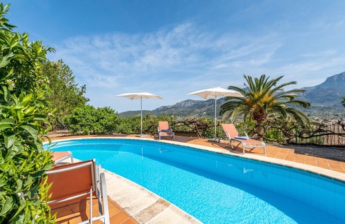 Soller House | Holiday Home 'Can Jaumins' with Mountain View, Shared Pool & Wi-Fi