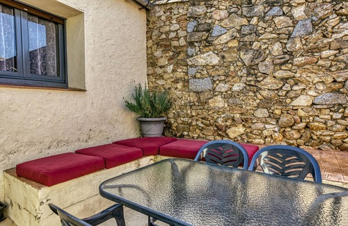 Capmany House | Holiday Home 'Can Picola' with Mountain View, Private Terrace and Wi-Fi