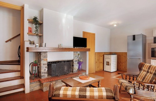 Careggine House | Holiday Home 'Careggine' with Mountain View, Private Terrace and Wi-Fi