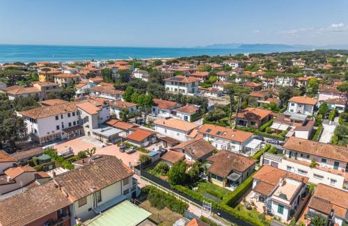 Forte dei Marmi House | Holiday Home Carlotta by Interhome