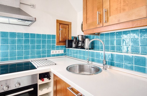 Old Town House | Holiday Home 'Casa Amarilla Del Mar P3y4' with Sea View, Wi-Fi and Air Conditioning