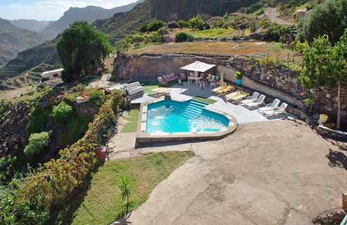 Mogan Apartment | Holiday Home "Casa Almendro" with Mountain View, Pool & Wi-Fi
