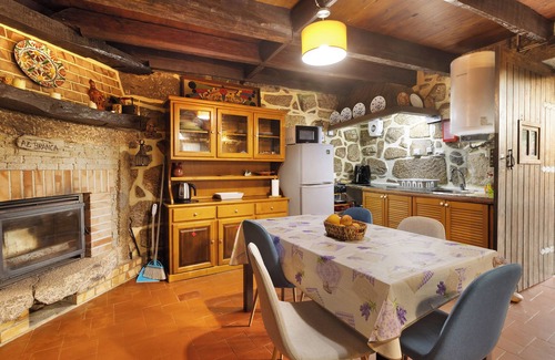 Esposende House | Holiday Home 'Casa Azenha Branca' with Mountain View, Garden, Terrace & Wi-Fi