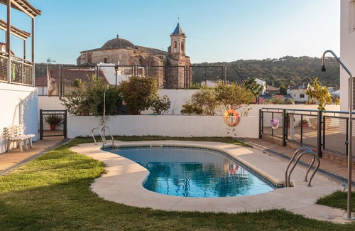 El Castillo de las Guardas House | Holiday Home 'Casa Castillo De Las Guardas' with Mountain View, Wi-Fi and Air Conditioning