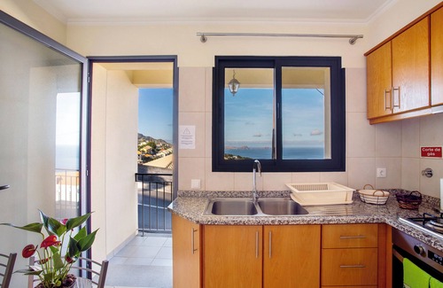 Machico House | Holiday Home 'Casa Da Bemposta' with Sea View, Balcony and Wi-Fi