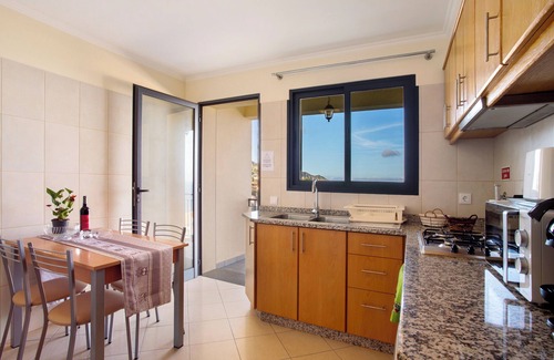 Machico House | Holiday Home 'Casa Da Bemposta' with Sea View, Balcony and Wi-Fi