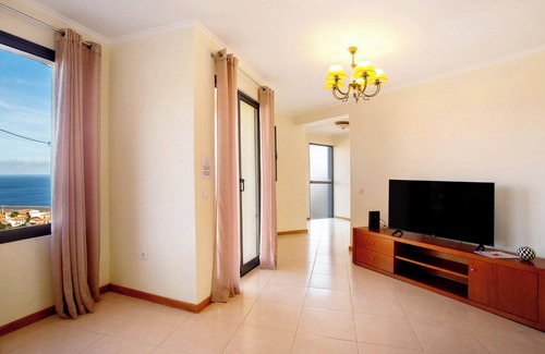 Machico House | Holiday Home 'Casa Da Bemposta' with Sea View, Balcony and Wi-Fi