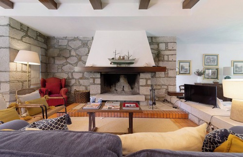 Caminha House | Holiday Home 'Casa De Santo António Moledo' with Mountain View, Private Terrace and Wi-Fi