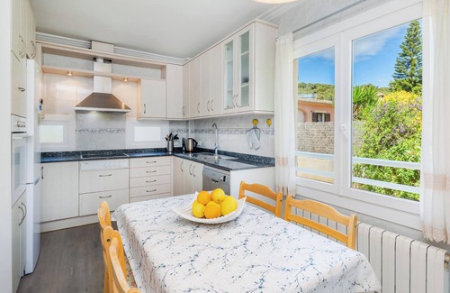Son Moll House | Holiday Home Casa Luz close to the Beach with Wi-Fi & Garden