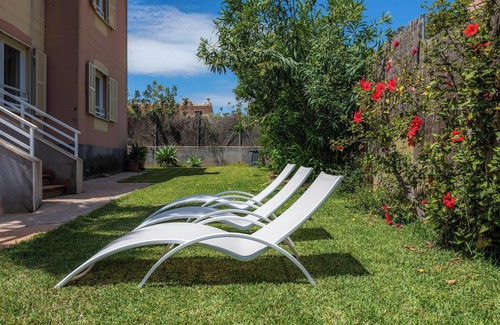 Son Moll House | Holiday Home Casa Luz close to the Beach with Wi-Fi & Garden