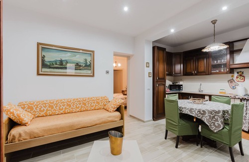 Castelvetrano House | Holiday Home 'Casa Vacanza Nonna Rosina' with Wi-Fi and Air Conditioning