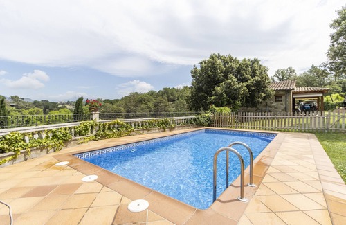 Olvan House | Holiday Home 'Casa La Granja' with Mountain View, Private Pool and Wi-Fi