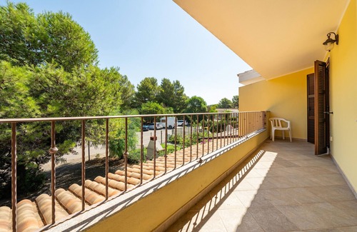 Porto Pino House | Holiday Home 'Casa Martini' with Private Terrace, Private Garden and Air Conditioning