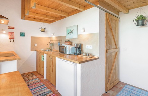 Baiona House | Holiday Home 'Casa Mar' with Shared Garden and Wi-Fi