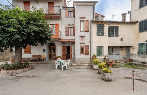 San Marcello Piteglio House | Holiday Home 'Casa Mary' with Mountain View and Private Garden
